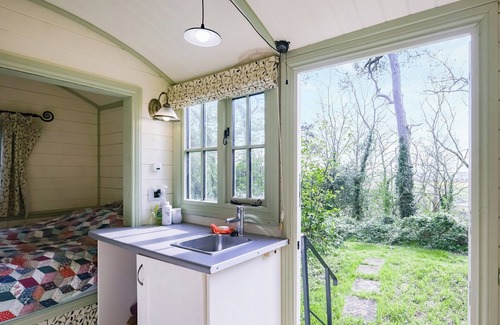 Bridgnorth Cottage | Escape and unplug in this off-grid eco Shepherd’s Hut.