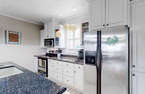Crystal Beach House | Escape | Gulf Views | Basketball Hoop | Sleeps 16