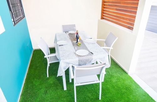 Port-Louis House | Escape in the heart of the city Studio Jacuzzis Sauna and swimming pool