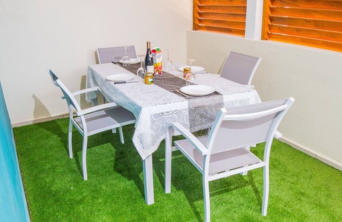 Port-Louis House | Escape in the heart of the city T2 Jacuzzis Sauna and swimming pool