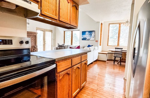 Beaver Cabin | Escape into Nature - Cozy Beaver Cabin by Eagle Point Ski Resort & Puffer Lake