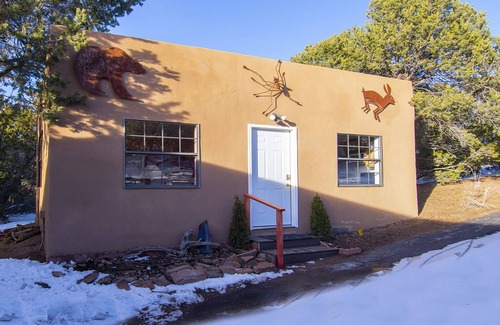 Northeast Santa Fe Cottage | Escape into serenity just minutes from the Plaza.