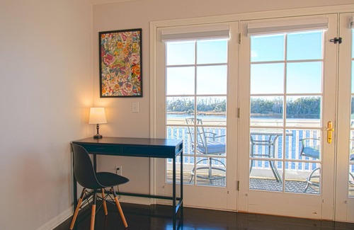 Wilmington Condo | Escape on the Cape - Riverfront Sunset Views in Downtown Wilmington
