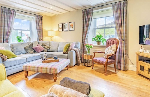 Low Eskcleth Cottage | Escape the hustle and bustle with a stay in this beautiful cottage, great walks, stunning scenery, p