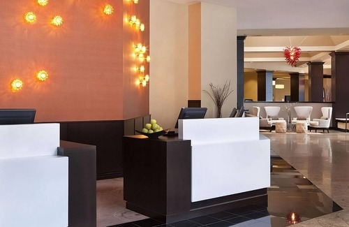 White Plains House | Escape The Hustle and Bustle! Free Airport Shuttle, Close to Hawthorne Beach