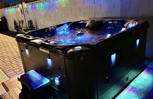 Las Vegas House | ESCAPE THE MADNESS with no better place to relax! NEW LUXURY SPA AND HUGE POOL!