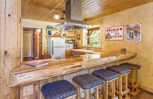 Randle Cottage | Escape the Tech-connected at Relaxing Elk Meadows