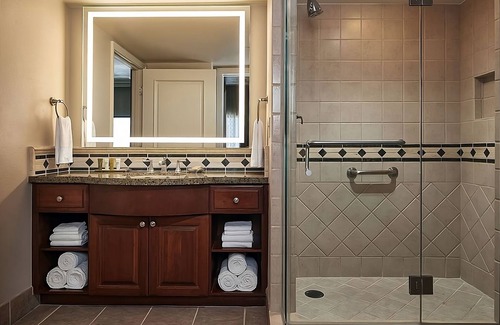 Las Vegas Hotel | Escape the Vegas Bustle! 2 Suites w/Living Area | Close to Festival Grounds