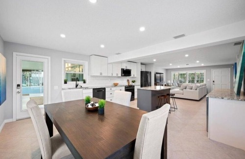 Jupiter House | Escape to 5 Palms of Jupiter just minutes from the beach!