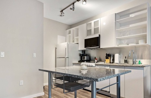 Crossroads Arts District Condo | Escape to a Beautiful Oasis Just Moments from Kauffman Stadium 338