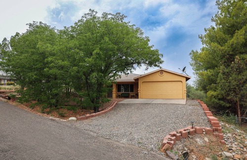 Cottonwood-Verde Village House | Escape to a charming 3-bedroom, 2-bath retreat in Cottonwood, AZ. Nestled near Sedona’s red rocks.