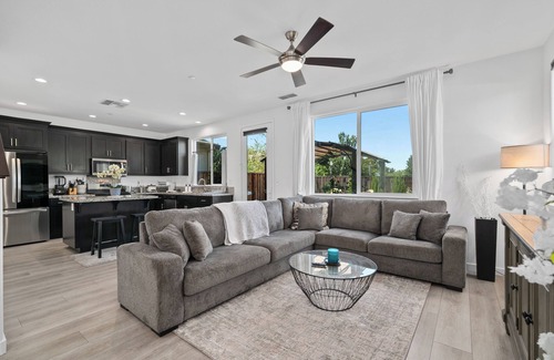North Natomas House | Escape to a Dreamy and Stylish Home in Natomas!
