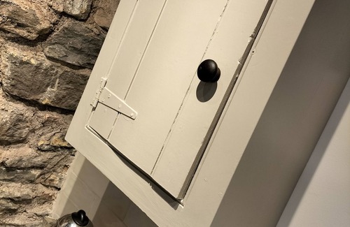 Wells Cottage | Escape to a lovely vineyard cottage near the Somerset Levels