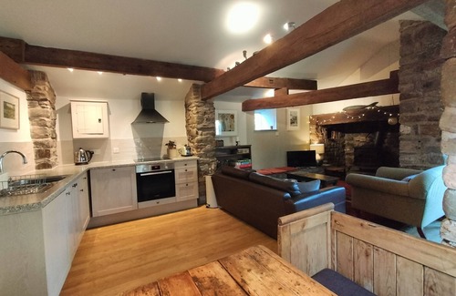 Wells Cottage | Escape to a lovely vineyard cottage near the Somerset Levels