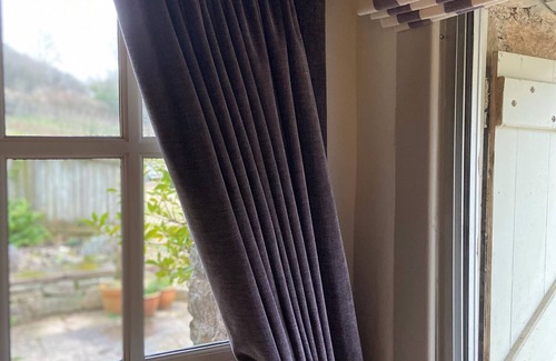 Wells Cottage | Escape to a lovely vineyard cottage near the Somerset Levels