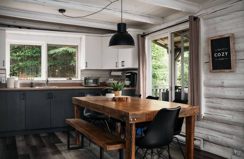 Val-des-Lacs Ski Chalet | Escape to a Quiet Oasis, Spa, Fireplace, Nature