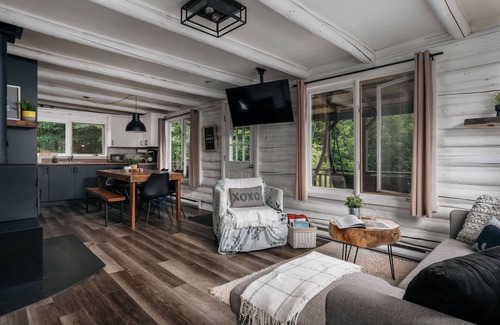 Val-des-Lacs Ski Chalet | Escape to a Quiet Oasis, Spa, Fireplace, Nature