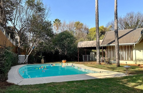 Pretoria House | Escape to a Spacious 4-Bedroom House in Pretoria, Sleeps 8