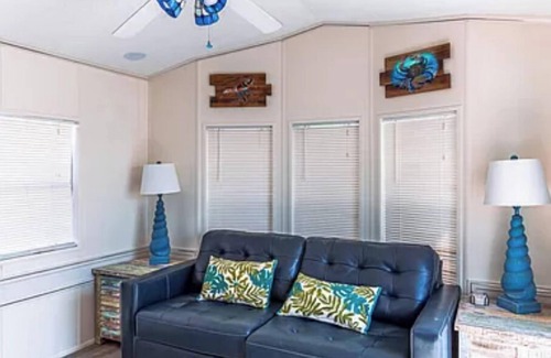 Cutthroat Harbor Estates Resort | Escape to an oceanfront Home with Boat Dock + pickleball, Pool and more!