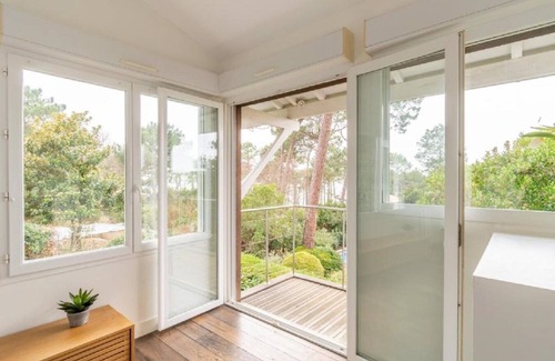 Pyla-sur-Mer Villa | Escape to Arcachon Bay: Luxurious Retreat and Exciting Adventures