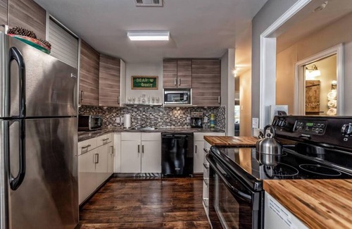 Waco House | Escape to Bear Den Retreat—your private Waco sanctuary just 5 mins from Baylor Whether you're gathering with family, going to the game or chasing Chip & Jo dreams, this Texas stay is where style meets soul.