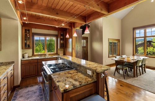 Gallatin Gateway Ski Chalet | Escape to Big Sky with this Relaxing Retreat
