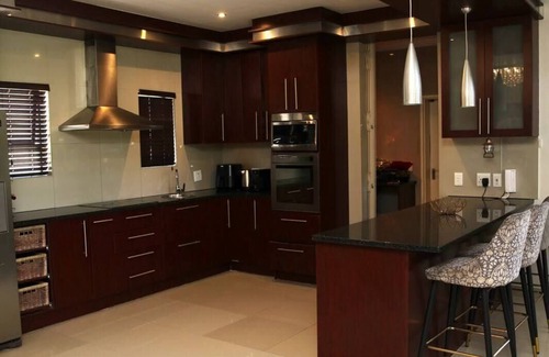 Bloubergstrand House | Escape to Cape Town Modern Luxury: 9 minutes from the Beachn
