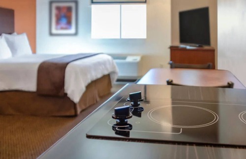 St. George Hotel | Escape to Comfort: Room with Kitchen Near Local Attractions, Pet-Friendly
