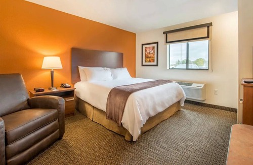 St. George Hotel | Escape to Comfort: Room with Kitchen Near Local Attractions, Pet-Friendly