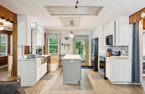 Livermore House | Escape to Cozy Cove - Waterfront Camp Round Pond