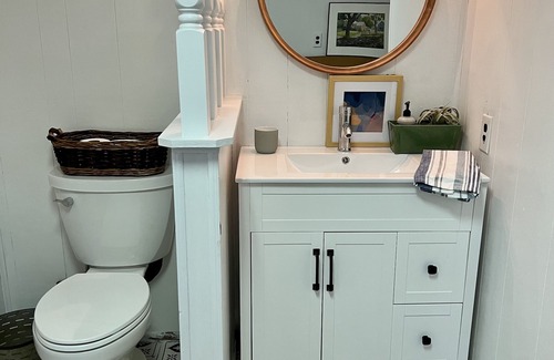 Roach House | Escape to Edgewater, a perfect 3-bdr lake front family oasis