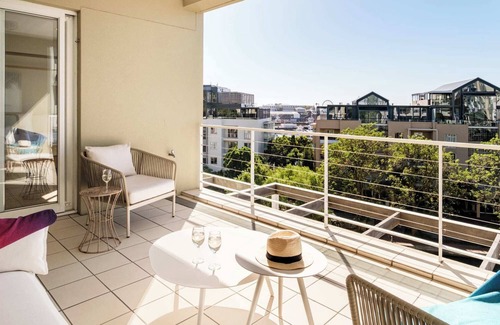 Victoria and Alfred Waterfront Apartment | Escape to Exquisite Ellesmere 401