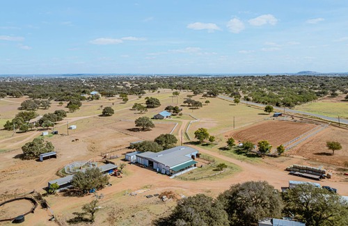 Llano House | Escape to Faulkner Ranch & Horse Hostel Countryside!