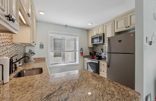 Stone Harbor Condo | Escape to heaven in Stone Harbor !n3 br 2 full bath condo with POOL washer dryer