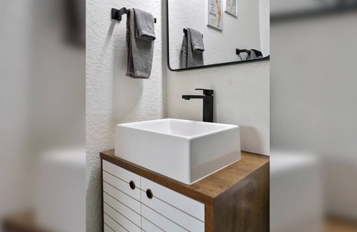 Victoria Park House | Escape to Luxury: Gorgeous Suite at KarINN in Downtown Ft Lauderdale Unit 3