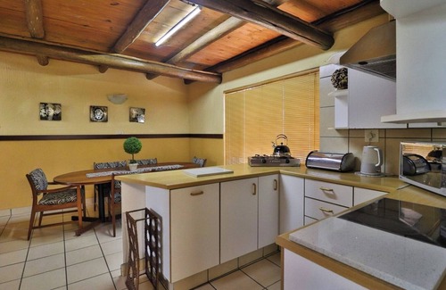 Marloth Park House | Escape to Namagong-Lodge, a serene retreat in Marloth Park. Book your stay now!