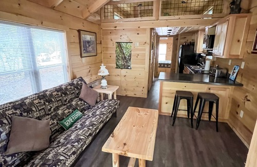 Mooresboro Cabin | Escape to nature in this cabin
