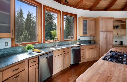 Nevada City House | Escape to Nevada City’s Round House Retreat.