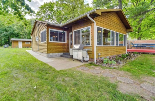 Pine City Cabin | Escape to our cozy Lakeside Cabin-great sunset views-1 hour from Cities
