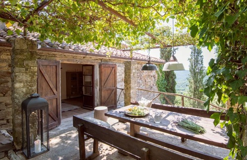 Cortona Villa | Escape to our Rustic Italian villa in the hills of Tuscany
