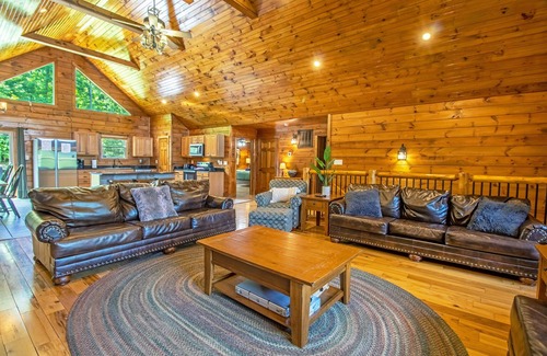 Stanley House | Escape to Page Valley Retreat! Hot Tub, Mountain Views, Fire Pit