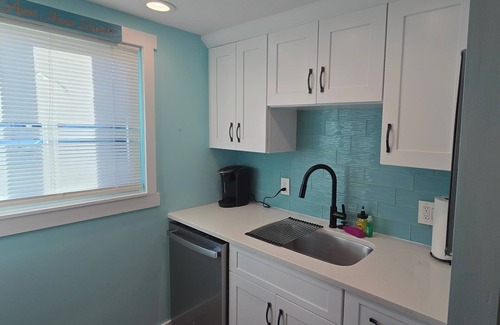 Bradenton Beach Condo | Escape to Paradise: Exquisite 2/1 Condo Steps to Bradenton Beach