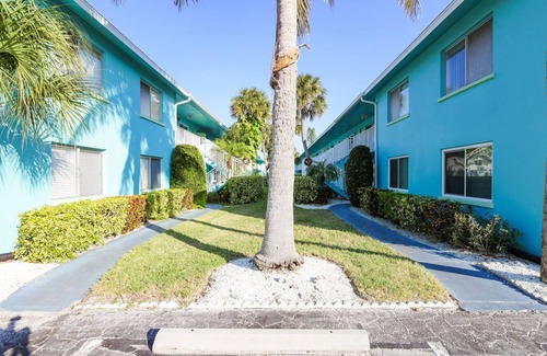 Bradenton Beach Condo | Escape to Paradise: Exquisite 2/1 Condo Steps to Bradenton Beach