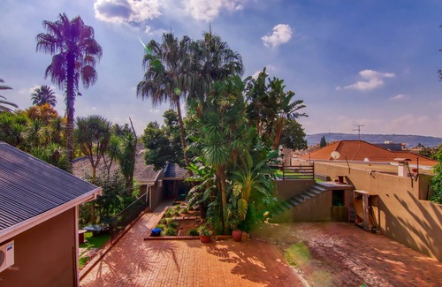 Greater Johannesburg Metropolitan Area House | Escape to Paradise. Your Tranquil Oasis Getaway to Relax & Recharge Awaits You!