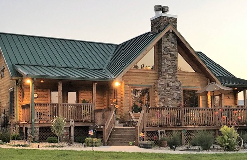 Franklin Cabin | Escape to Paradise at this amazingl log home, rural setting. on a 37 acre farm