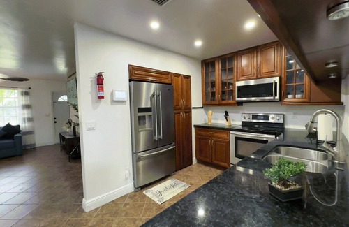 Lauderhill House | "Escape to paradise: Relax at Splendid Scapes with pool and game room"