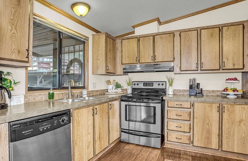 Munds Park Cabin | Escape to Pinewood Canyon Cabin — a cozy 2BR/2BA retreat nestled in the pines of Munds Park. With Inviting interiors, a relaxing deck, and direct forest access, it’s the perfect basecamp for year-round adventure and mountain serenity.