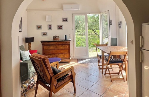 Cuers House | Escape to Provence: a charming cottage in the heart of olive groves