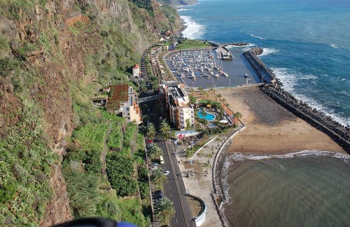 Calheta Cottage | Escape to Paradise is the ideal place for families and groups of friends.