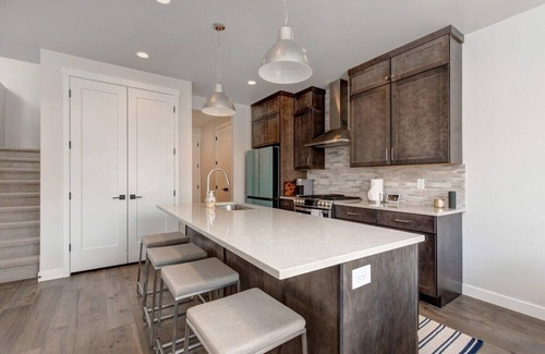 Deer Mountain House | Escape to Serenity. 4BR Townhome 8min to Deer Valley